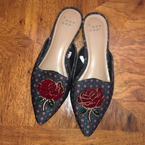 ⭐️Rose slip on flats